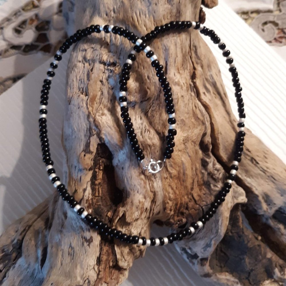 Men’s / Unisex BLACK / Silver Seed Bead Necklace 19"
